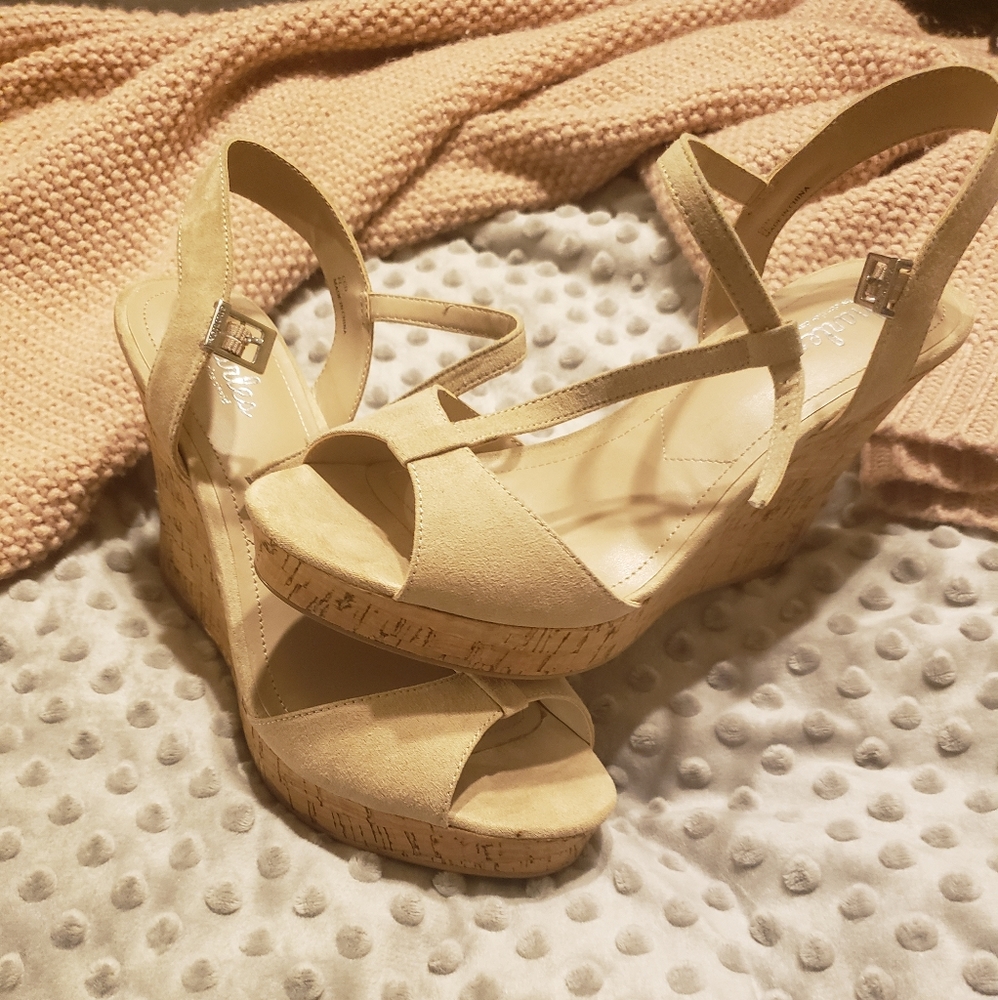 Nude Wedges